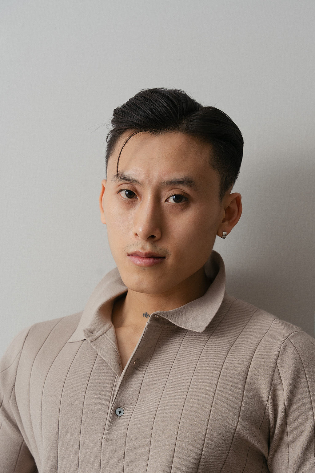 Áo thun có cổ dệt kim