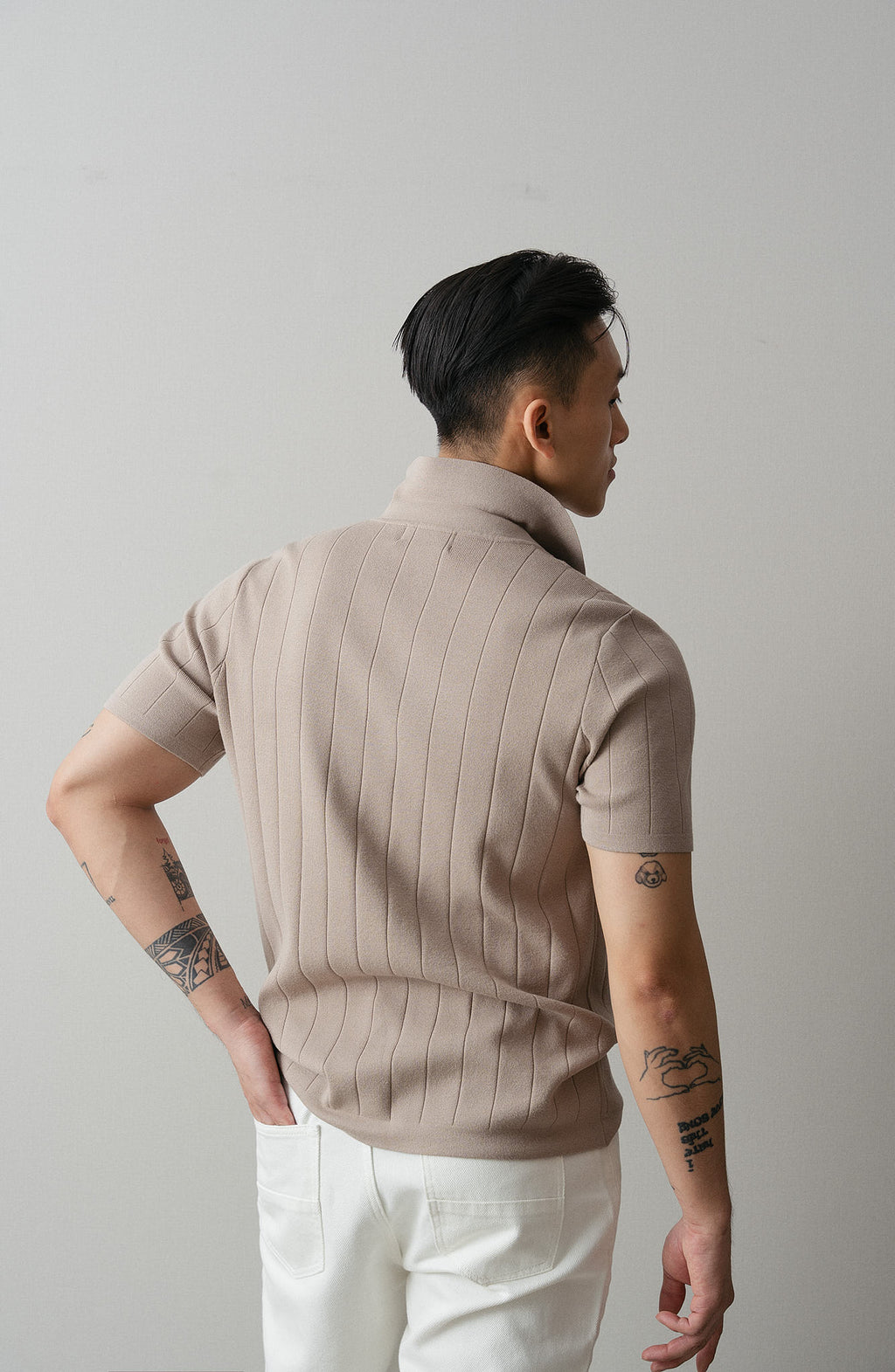 Áo thun có cổ dệt kim