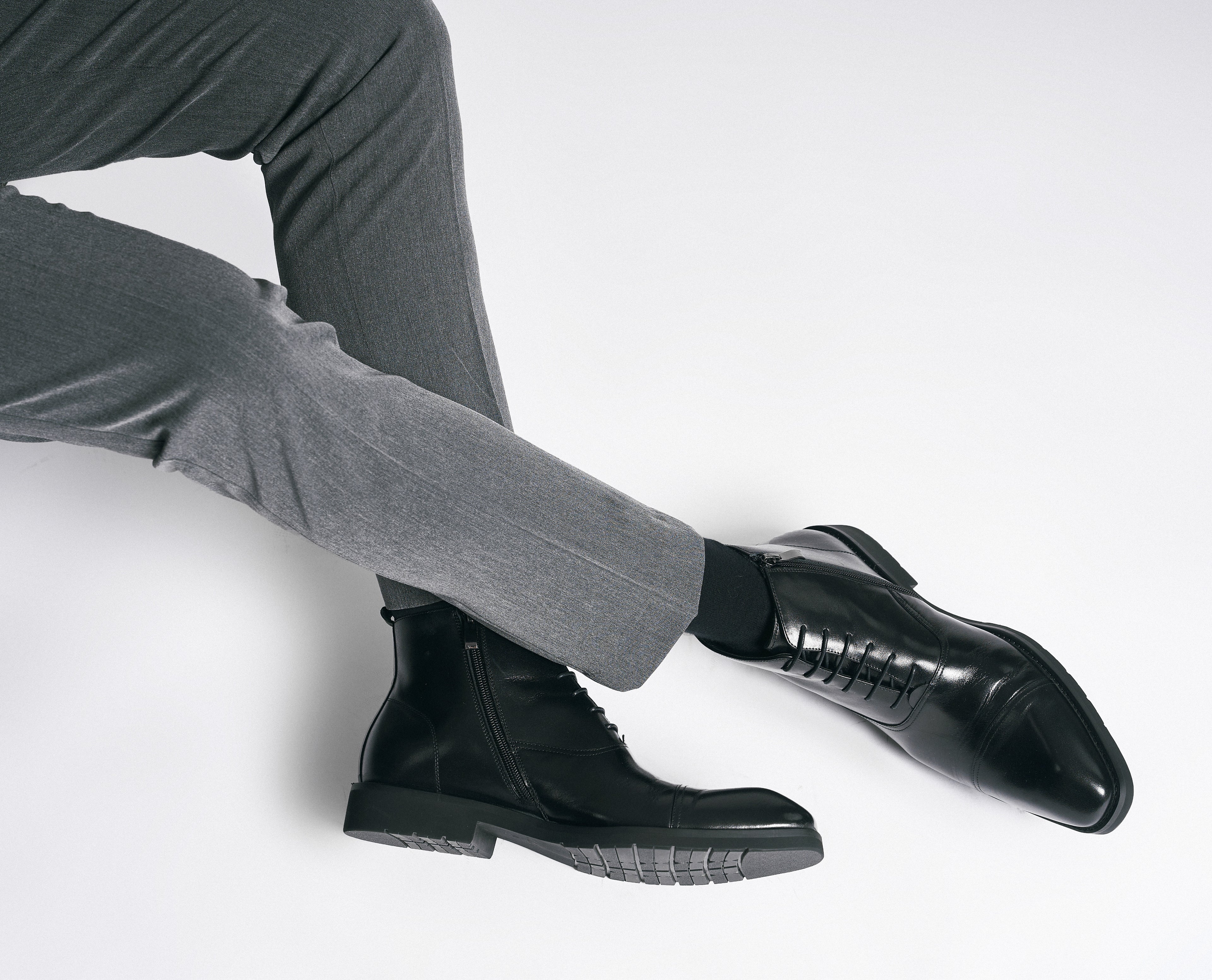 Giày Boots đen có viền