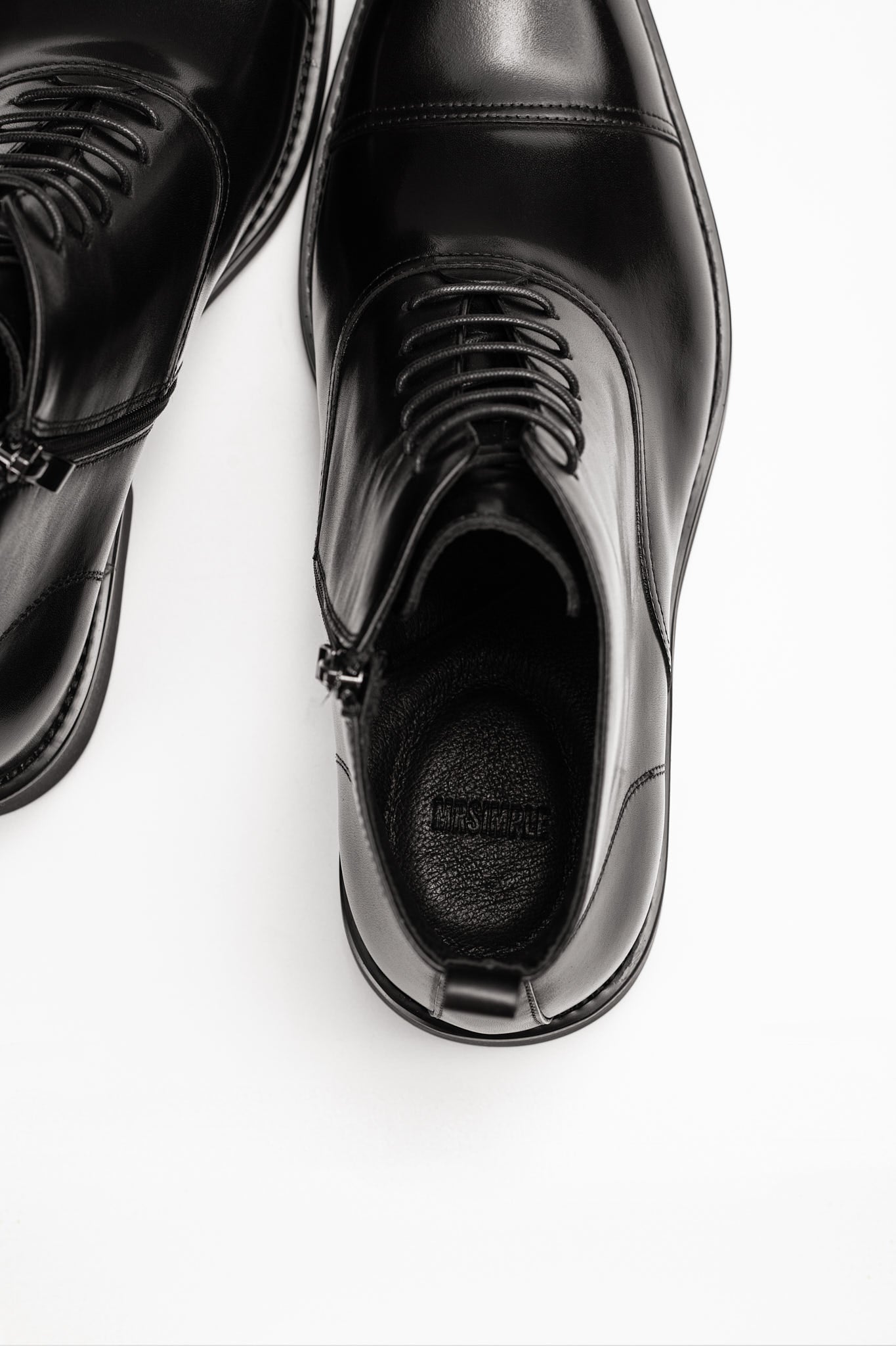 Giày Boots đen có viền