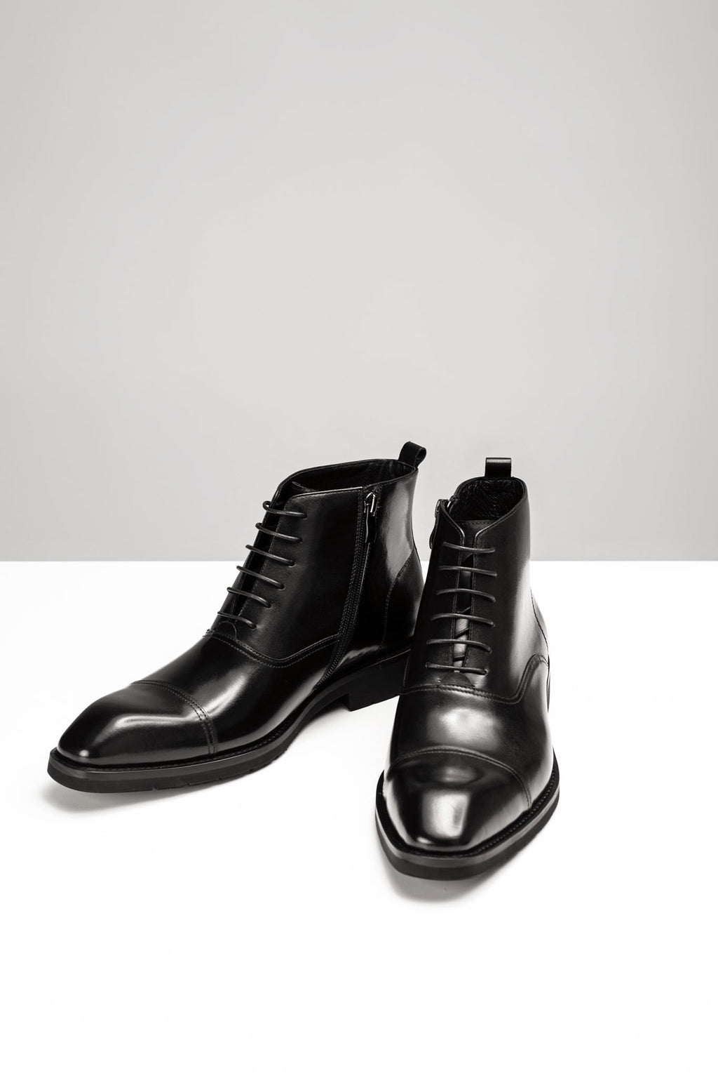 Giày Boots đen có viền
