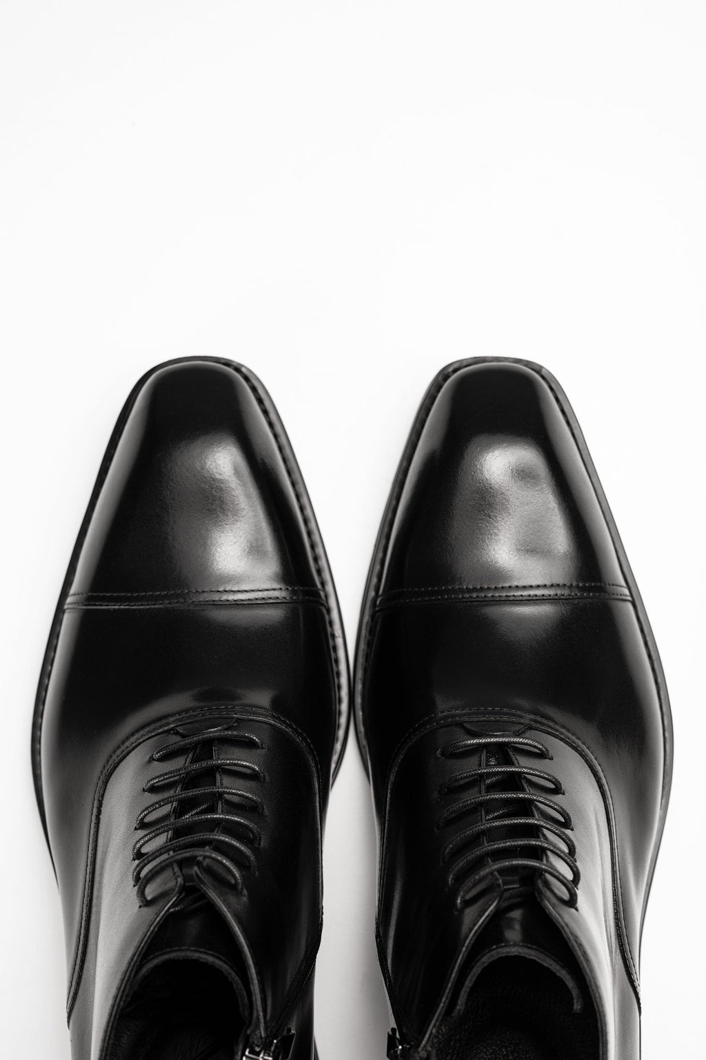 Giày Boots đen có viền
