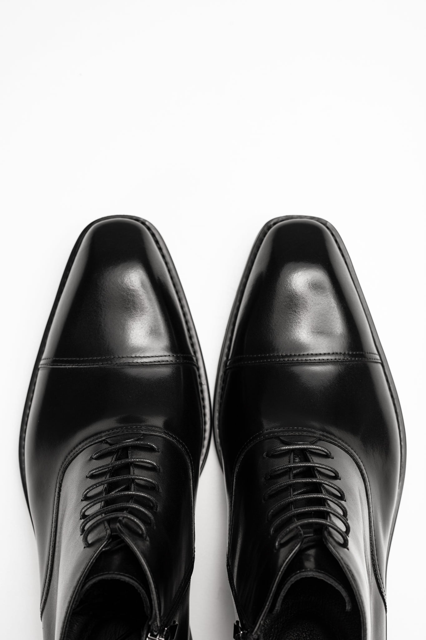 Giày Boots đen có viền