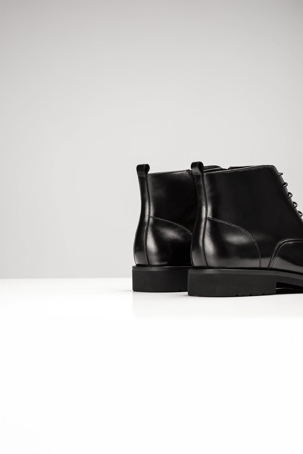 Giày Boots đen có viền