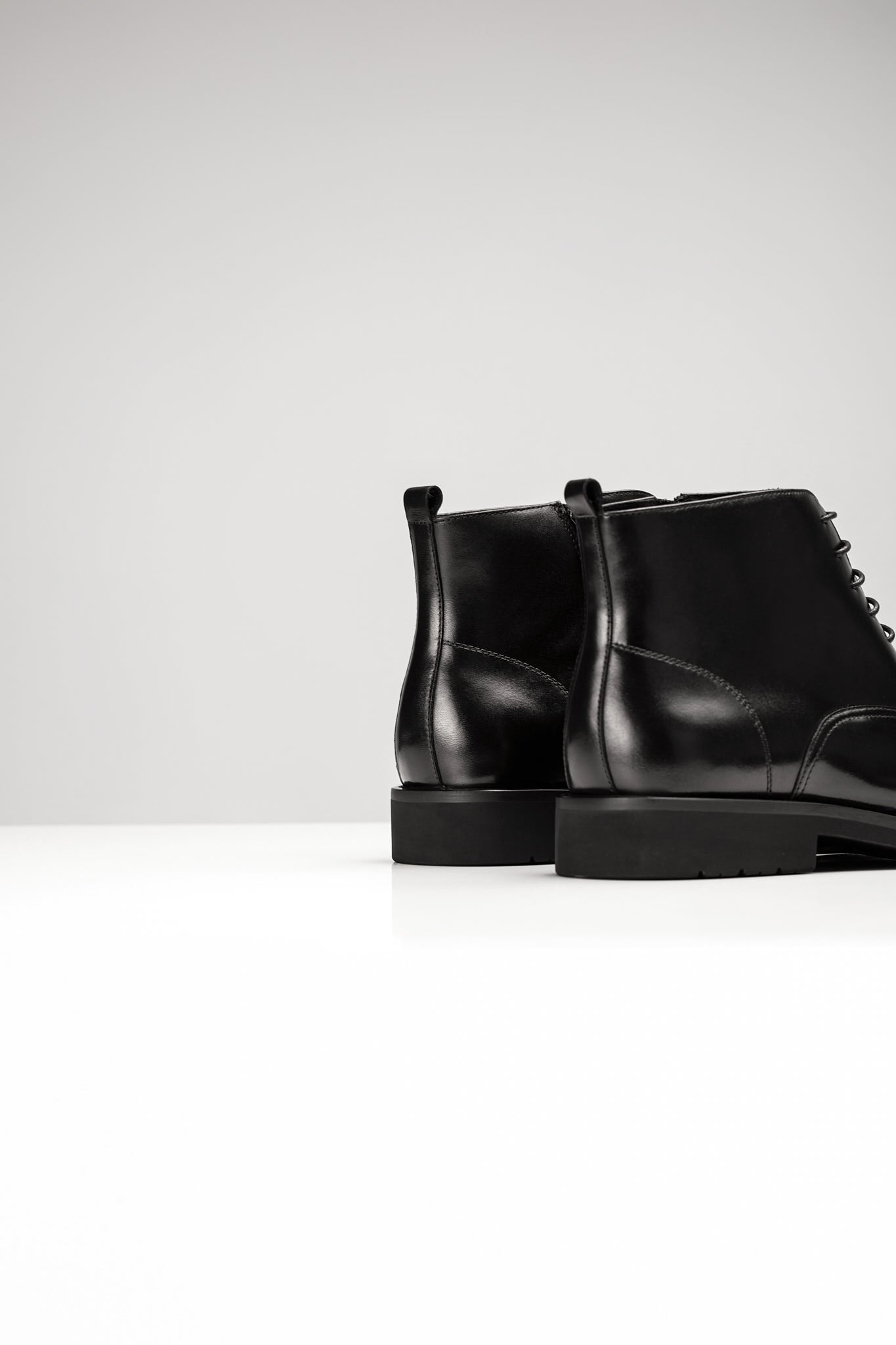 Giày Boots đen có viền