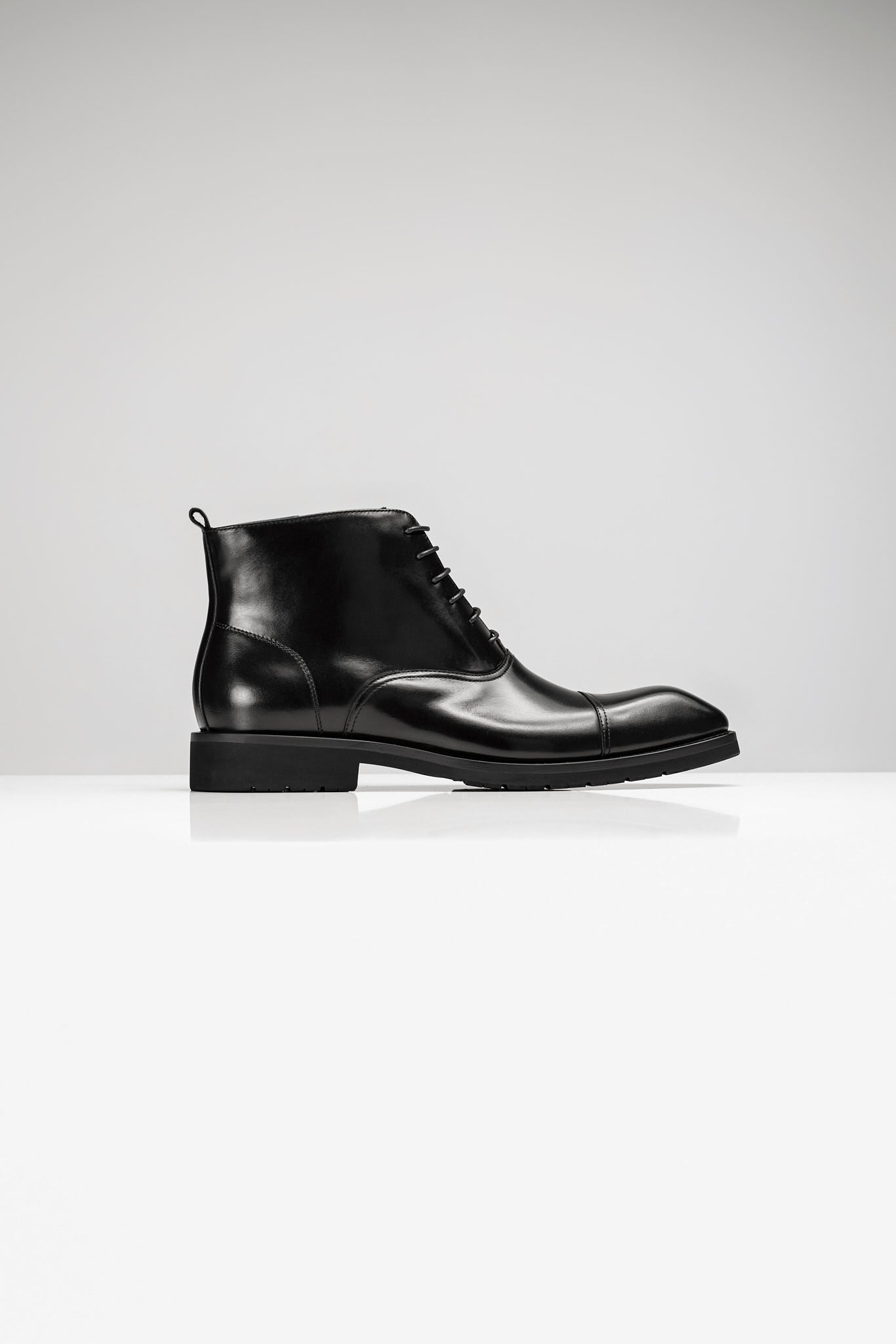 Giày Boots đen có viền