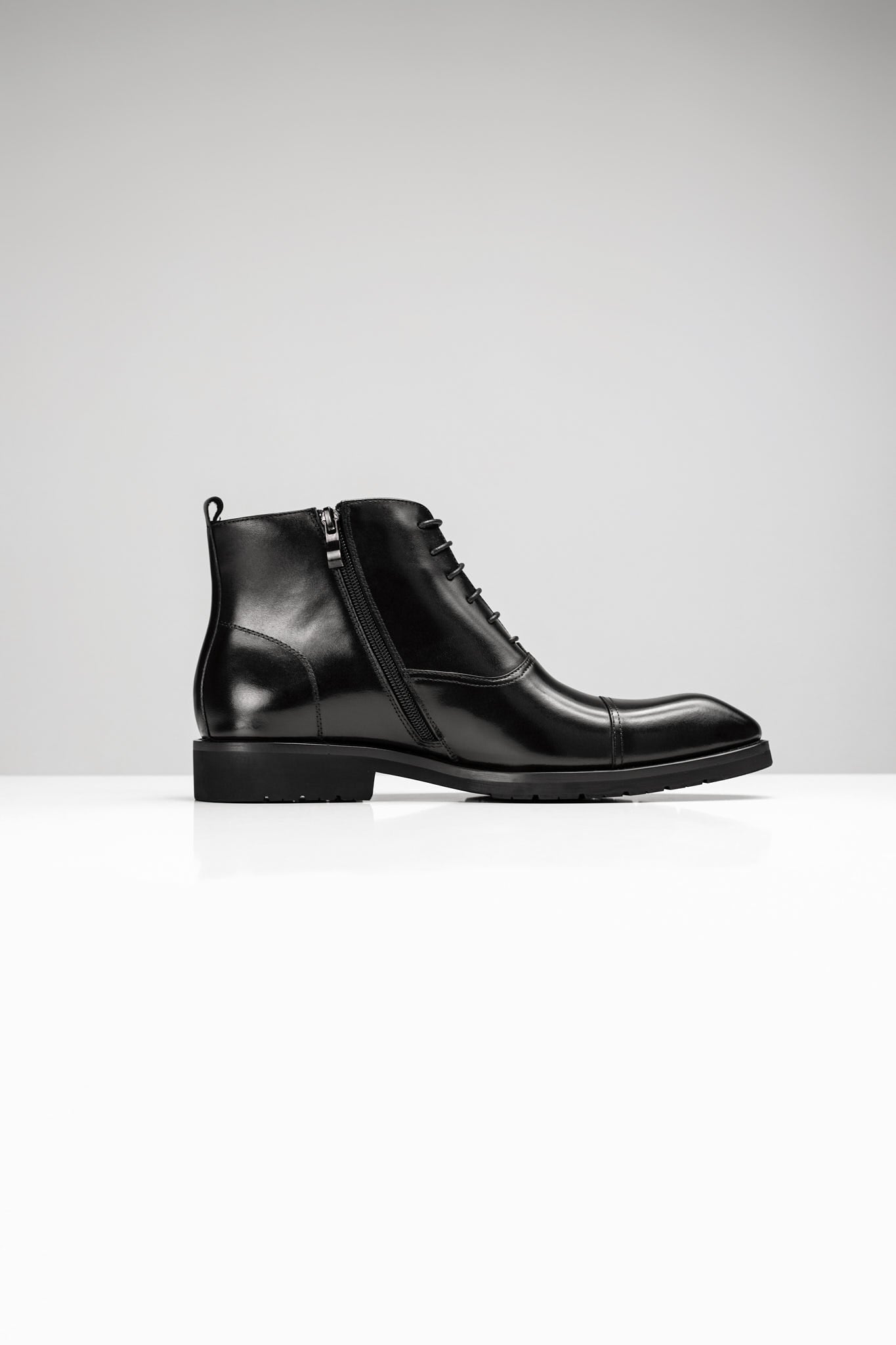 Giày Boots đen có viền