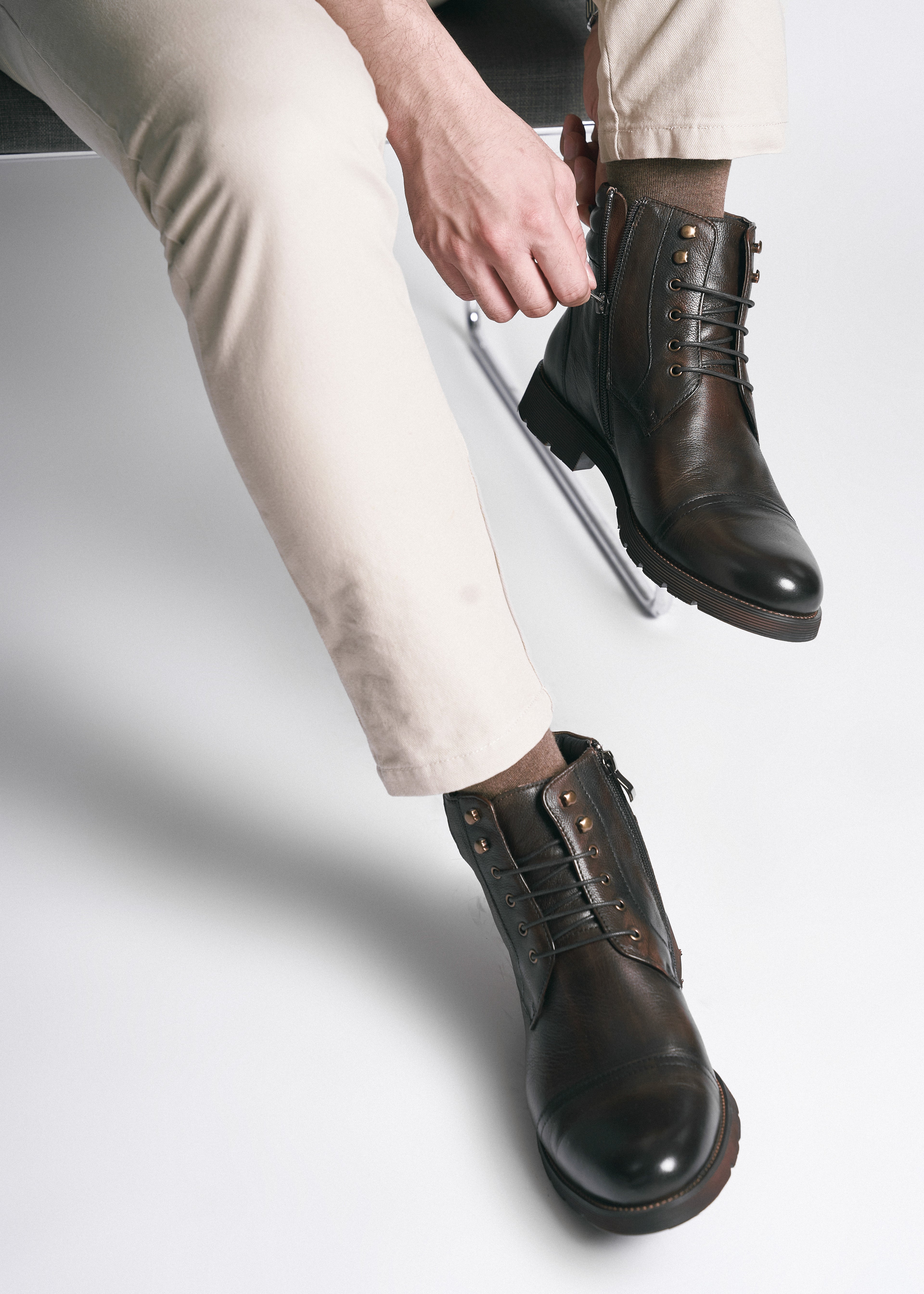 Giày Boots đen có viền