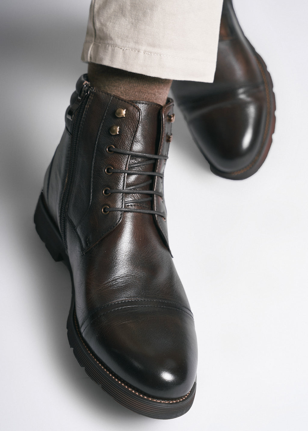 Giày Boots đen có viền