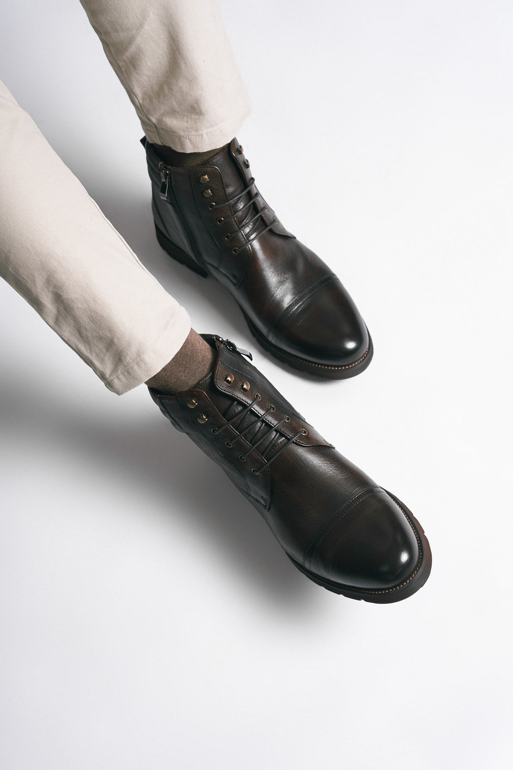 Giày Boots đen có viền