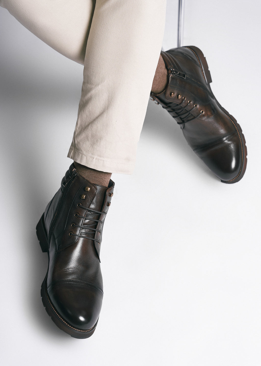 Giày Boots đen có viền