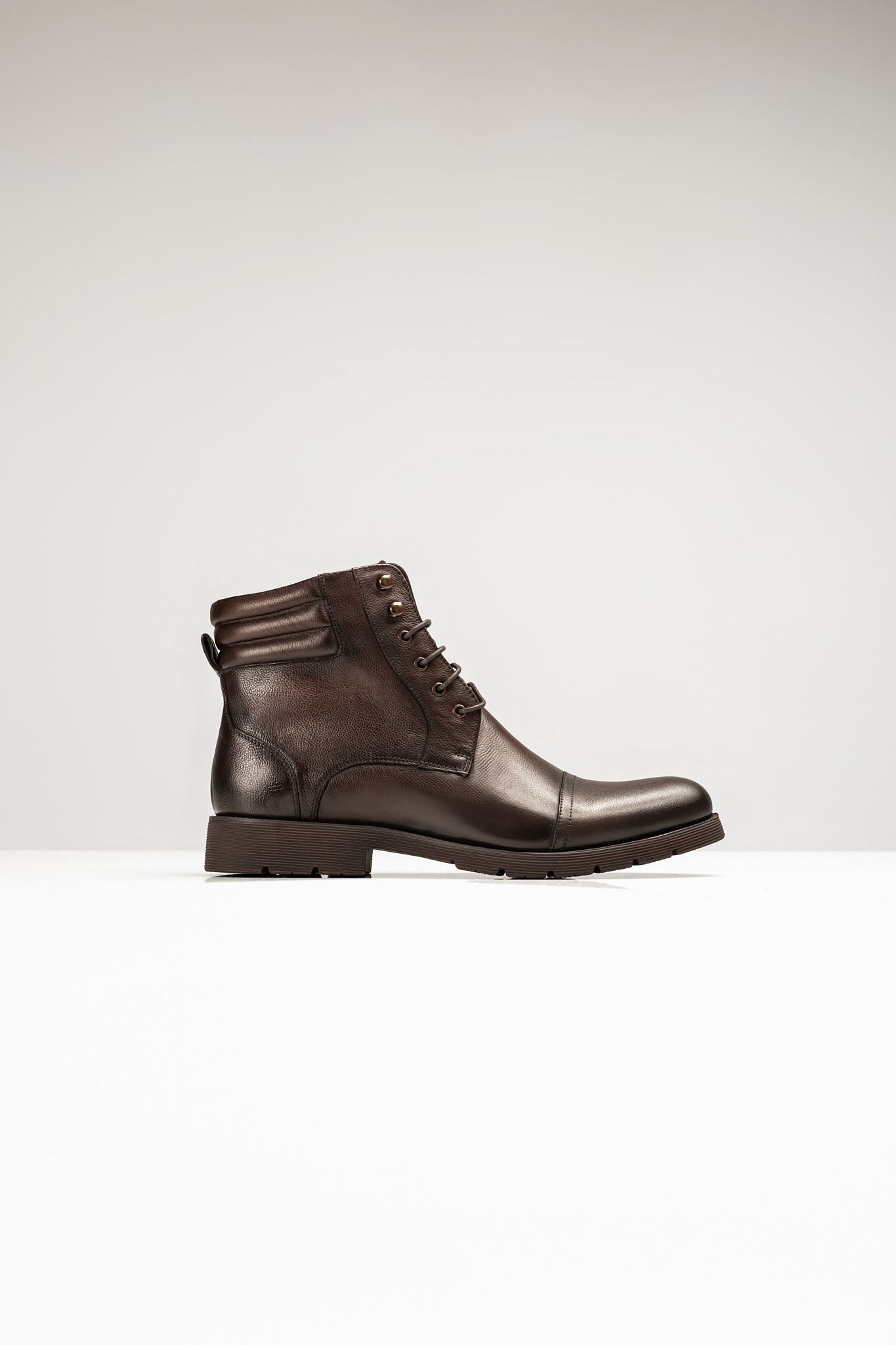 Giày Boots đen có viền