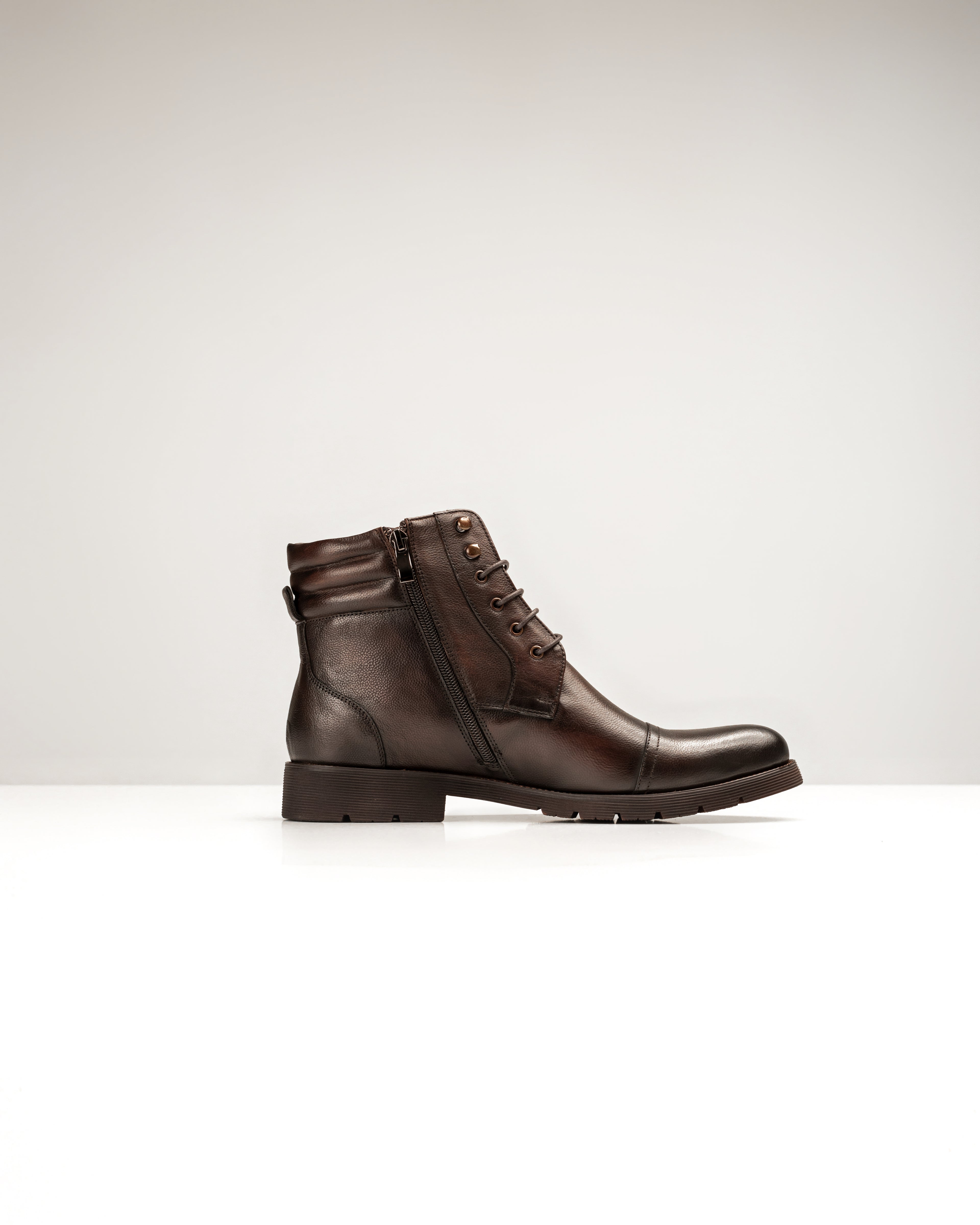 Giày Boots đen có viền