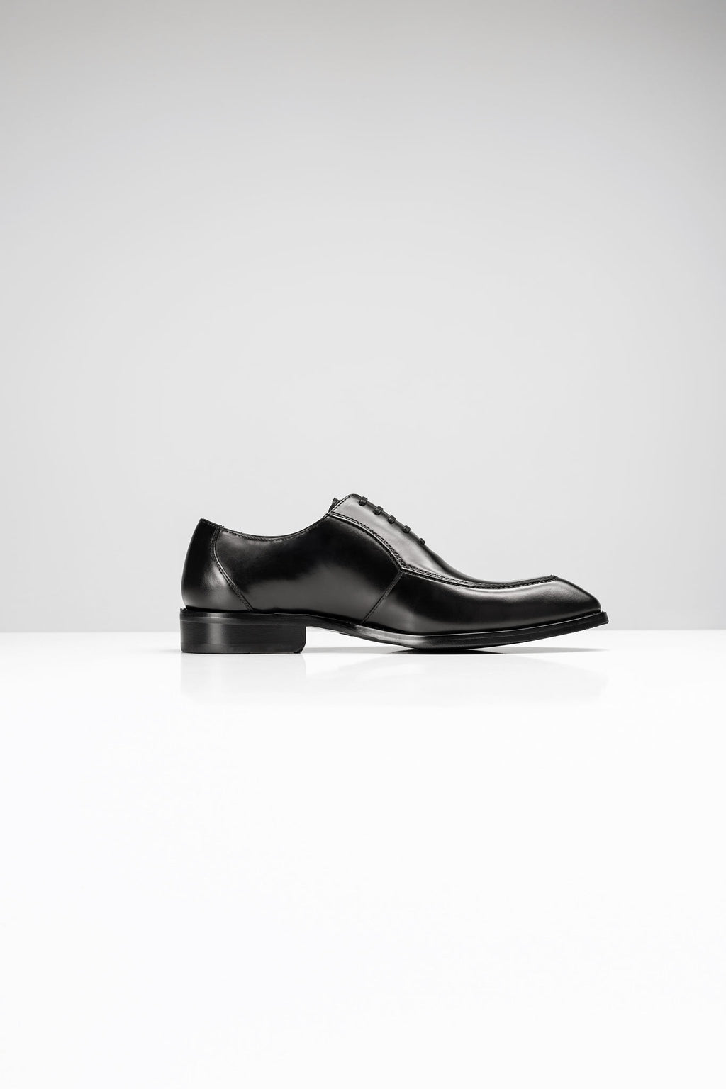 Giày Oxford đen có viền