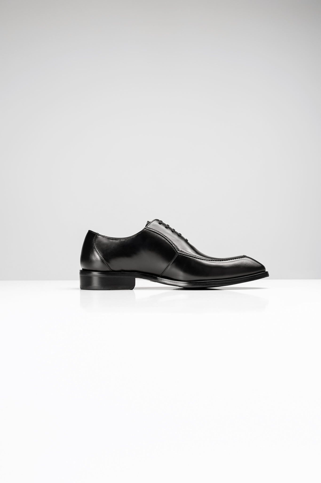 Giày Oxford đen có viền